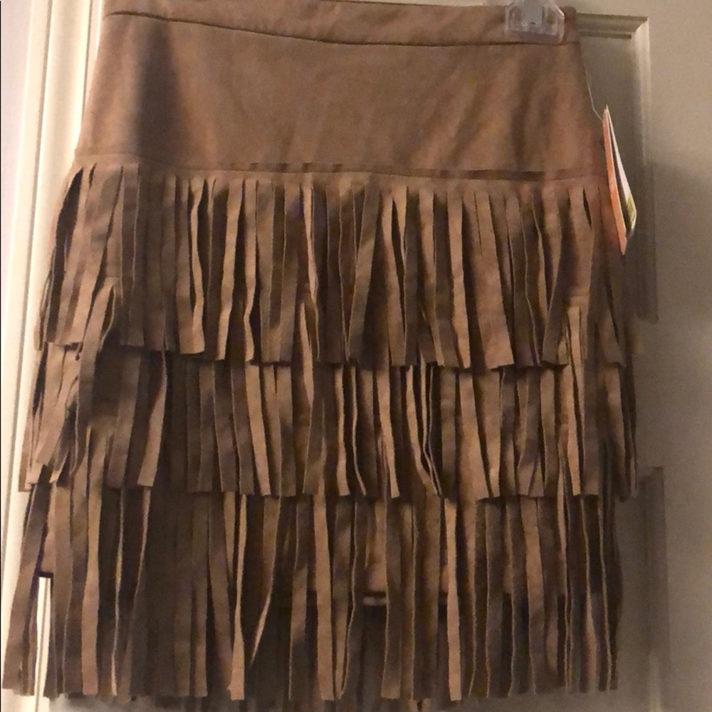 Gianni Bini fringed suede tan skirt